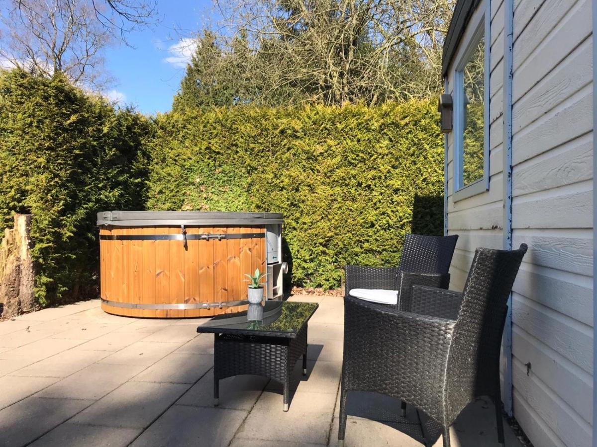 Omheind Chalet Met Prive Hottub. Op De Veluwe Villa ฟัวร์เธาเซอ ภายนอก รูปภาพ