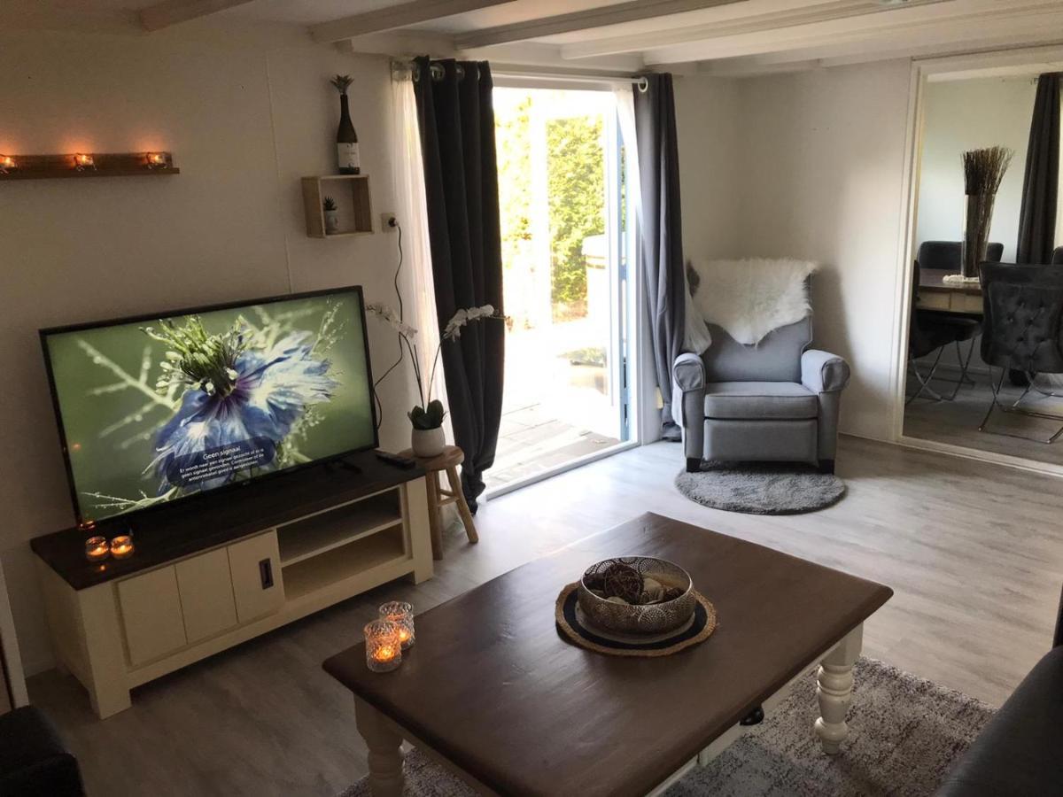 Omheind Chalet Met Prive Hottub. Op De Veluwe Villa ฟัวร์เธาเซอ ภายนอก รูปภาพ